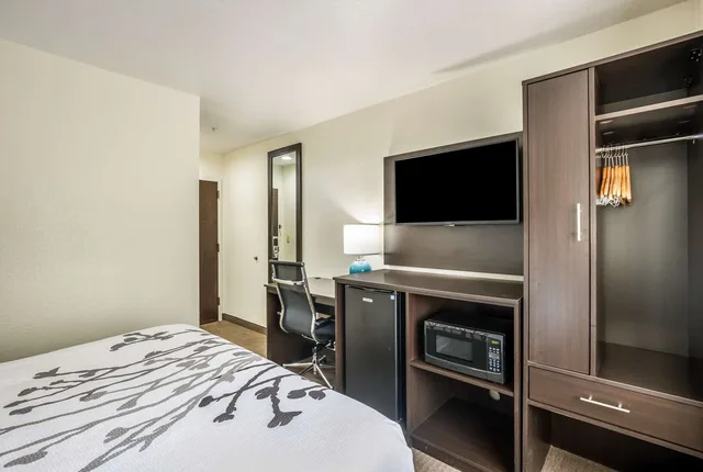 غرفة بسرير كوين، Sleep Inn & Suites Tallahassee - Capitol 3/6