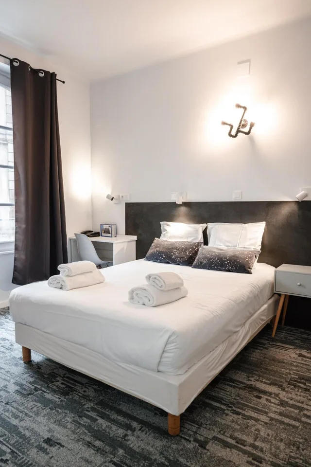 Classic, Double Bed, Hotel des Arts 4/10