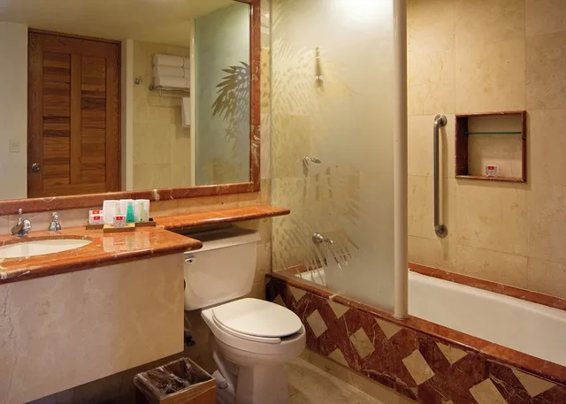 Family Suite, 1 King and 2 Queen Beds, Ocean View, Sofa, Sunset Fishermen Beach Resort All Inclusive 4/5