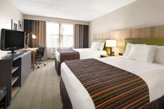 غرفة بسريرين كوين، Country Inn and Suites By Radisson Minneapolis West, MN 1/3