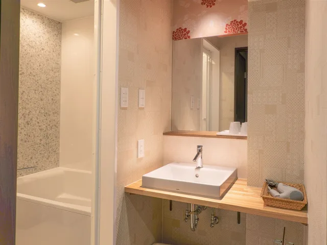 غرفة يابانية تقليدية بفرشتي فوتون بأرضية تاتامي، Hotel Sanrakuso 1/5