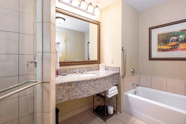 Room, 2 Queen Beds, Pool View, Balcony, Renaissance Shoals Resort & Spa 5/8