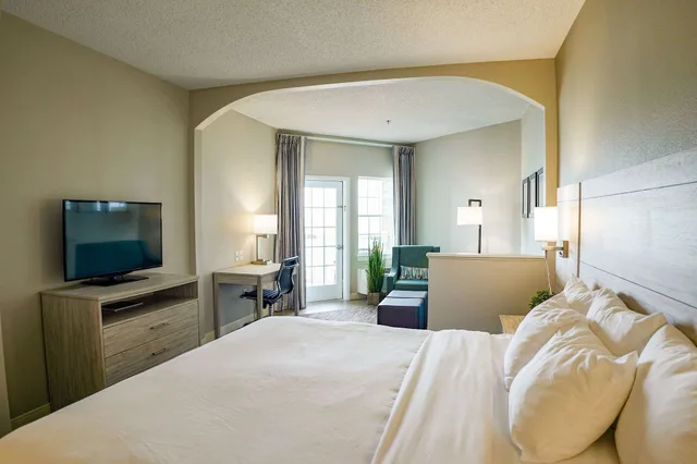 Suite, King Bed, Bay Front, Sofa، Comfort Suites Chincoteague Island Bayfront Resort 2/10