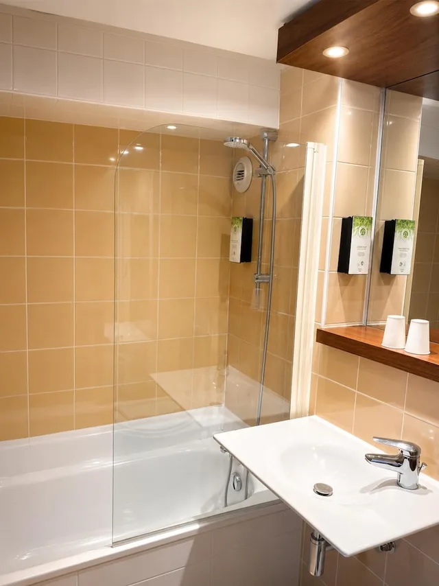 غرفة قياسية بسرير مزدوج وسرير فردي، Kyriad Saint Malo Ouest Dinard 6/7