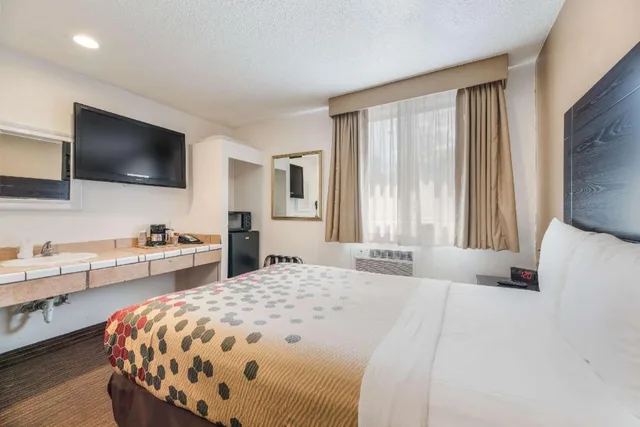 غرفة بسرير مزدوج للمدخنين، Rodeway Inn Downtown 3/7