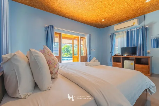 Coconut, Garden, Queen Bed, with Pool، Sea Far Resort 5/10
