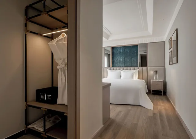 French, Junior Suite, Studio, Twin Beds, Balcony، La Siesta Premium Saigon Central 6/6