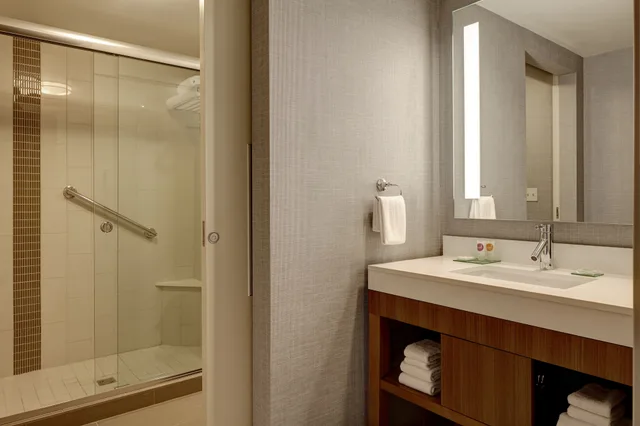 غرفة بسريرين كوين مع أريكة في طابق مرتفع، Hyatt Place Fort Worth-Alliance Town Center 4/5