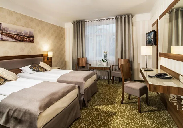 غرفة بسريرين منفصلين، Hotel Lord 4/10