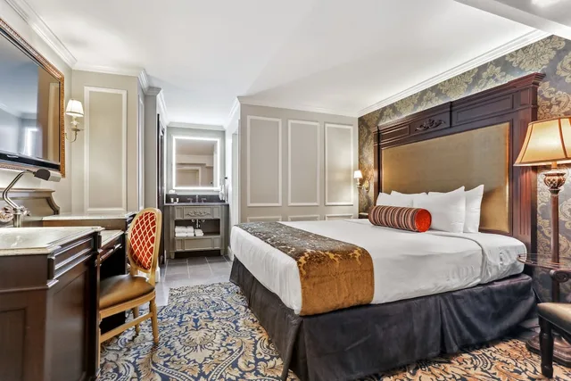 Room, King Bed, No Window، Place D'armes Hotel 1/8