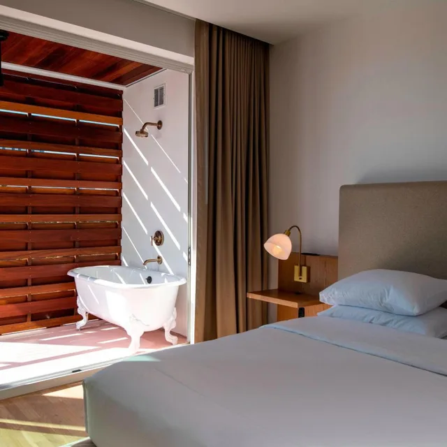 غرفة ديلوكس بسرير كينج، The Sarasota Modern, a Tribute Portfolio Hotel 2/3