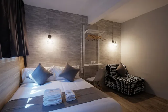 غرفة عائلية ثلاثية بسرير مزدوج وسرير فردي، Q Loft Hotels @Bedok 1/4