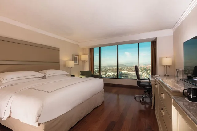 Superior, King Bed, Club Floor، Barcelo Guadalajara 4/10