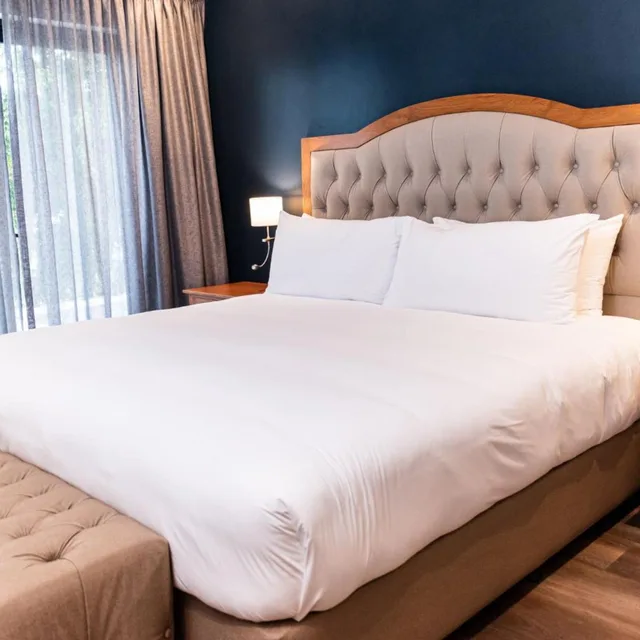 غرفة بسرير كينج، Premier Express Inn George 1/3