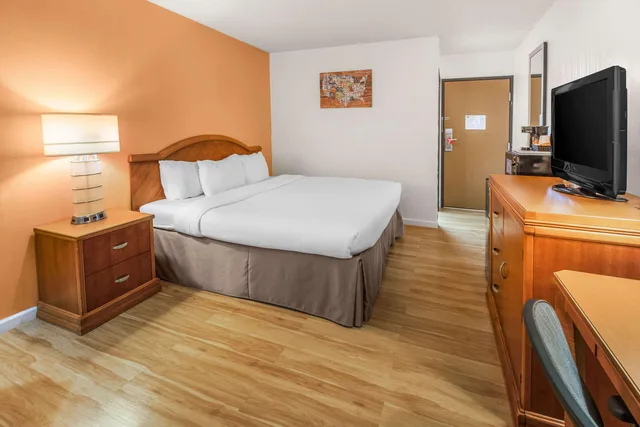 غرفة بسرير كينج، Econo Lodge Alliance 5/6