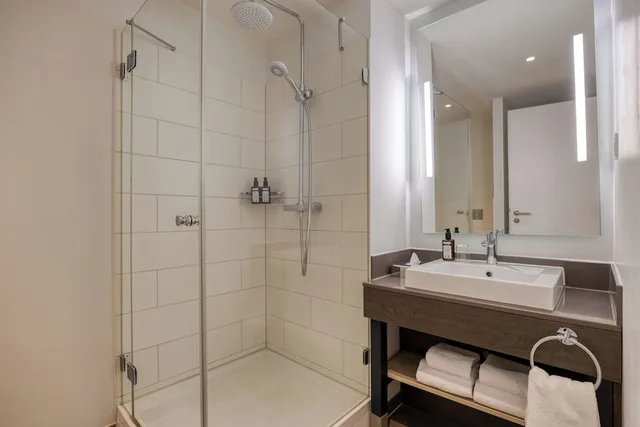 شقة بسرير كوين وسريرين منفصلين بغرفتي نوم مع أريكة، Citadines Arnulfpark Munich 10/12