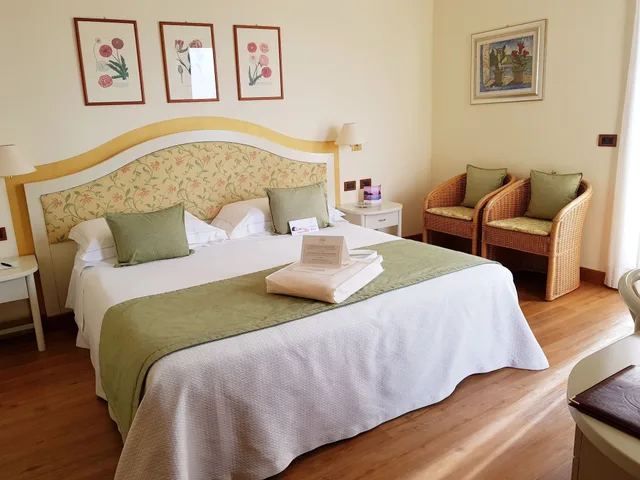 غرفة بسريرين منفصلين مفردة بسرير مزدوج، Madrigale Panoramic, Lifestyle & Soulful Hotel 1/4