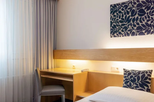 Room, Double Bed, Comfort Hotel Atlantic Muenchen Sued 2/4