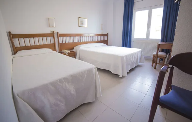 غرفة قياسية ثلاثية بسرير مزدوج وسرير فردي، Risech Hotel 6/9