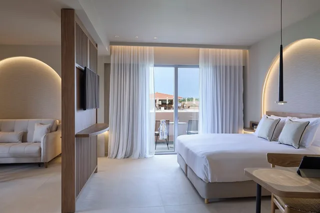 Family Suite, Deluxe, Queen Bed, Sea View, Sofa, Zeus Kos Beach 3/9