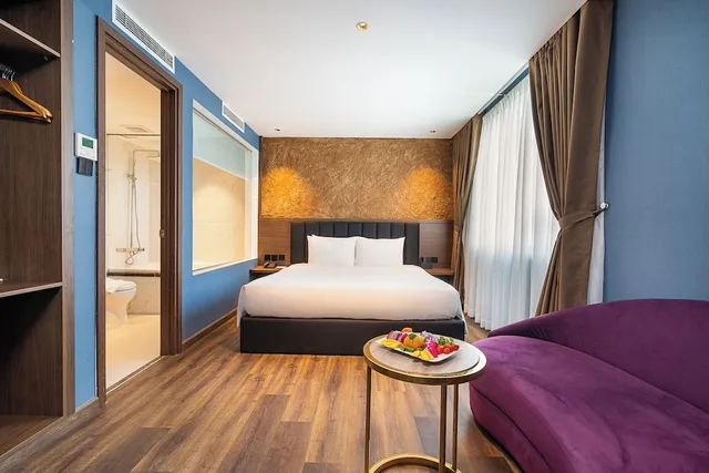جناح بسرير كينج بإطلالة على المدينة بحوض استحمام، Nicecy Hotel Suites Spa 3/10