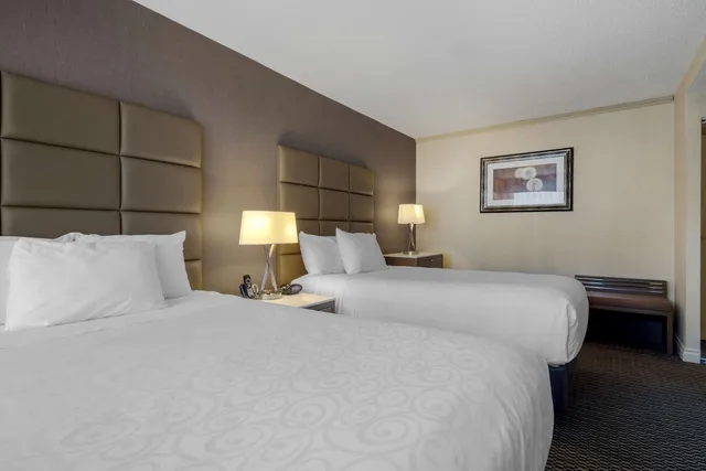 جناح بسريرين منفصلين مع أريكة لذوي الإعاقة، Best Western Premier Chateau Granville Hotel and Suites and Conf. Centre 2/5