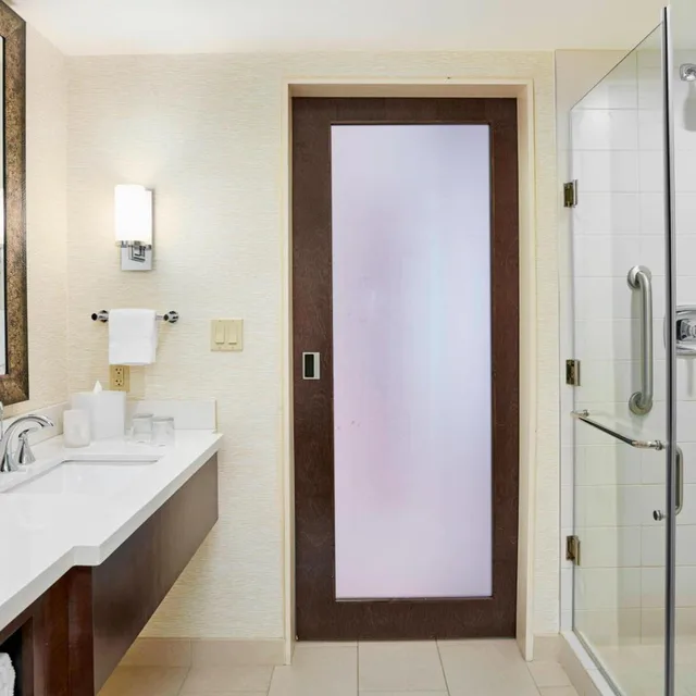Guest Room, King Bed, Club Floor، Denver Marriott Westminster 4/4