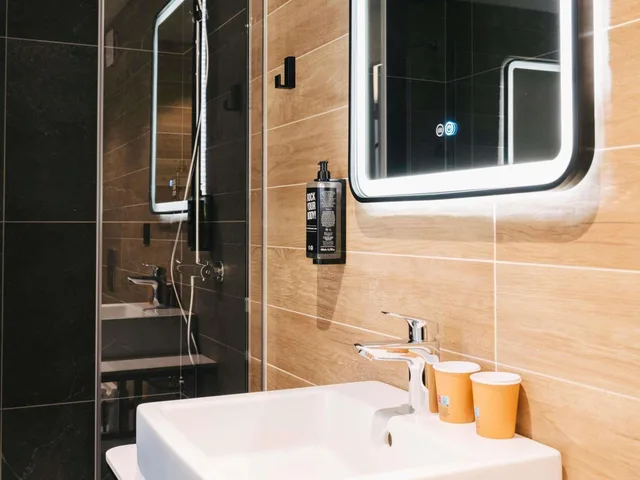 غرفة عائلية بسريرين مزدوجين مع أريكة، ibis Rouen Centre Rive Droite Pasteur 4/4