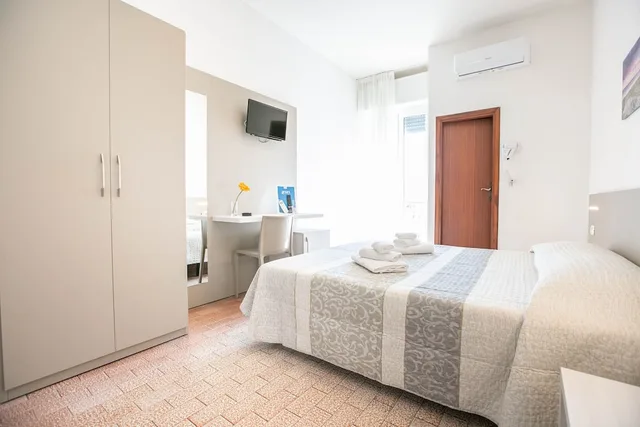 Standard, Double or Twin Bed, Hotel Mara 6/10