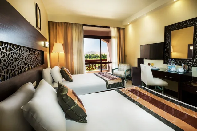 غرفة ثلاثية بسريرين منفصلين بإطلالة على النهر مع أريكة، Pyramisa Island Hotel Aswan 2/5