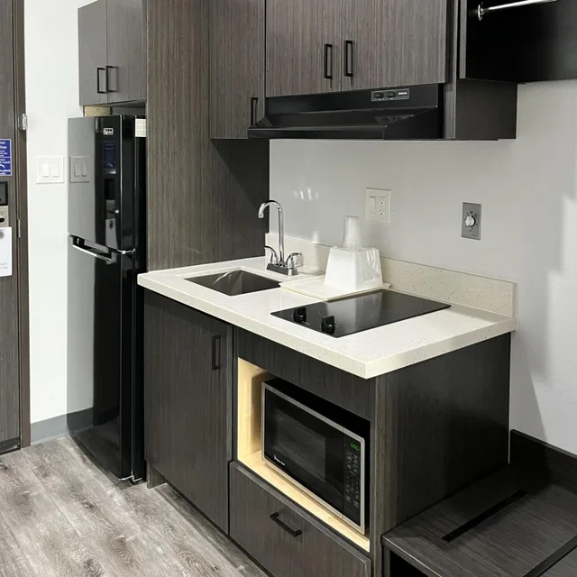 Room, 2 Queen Beds, Studio6 Katy, TX – Energy Corridor 2/2