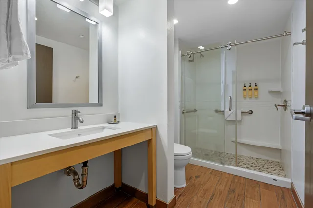 جناح بسرير كينج مع أريكة لذوي الإعاقة، Best Western Plus South Coast Inn 7/8