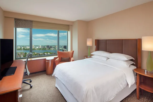 جناح جونيور بسرير كينج بإطلالة على النهر مع أريكة، SHERATON BOSTON HOTEL 5/10