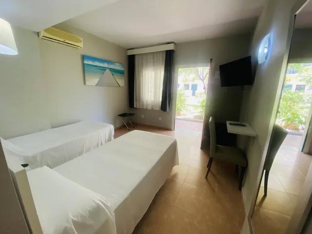 غرفة بسريرين منفصلين في الطابق الأرضي، Hotel Los Jazmines 1/2