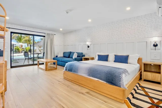 غرفة بسرير كينج بإطلالة على المسبح بشرفة، Tropic Isle Beach Resort 3/10
