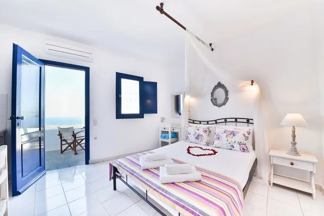 غرفة قياسية بسريرين منفصلين بإطلالة على البحر، Agnadi Villa 4/10