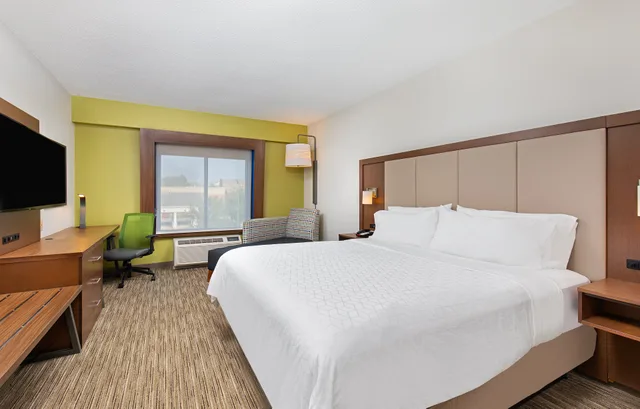 غرفة بسرير كينج لذوي الإعاقة، Holiday Inn Express Hotel and Suites Mt. Juliet-Nashville Area 1/3