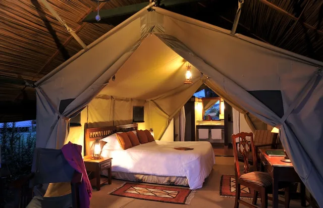 خيمة في الطابق الأرضي، Sweetwaters Serena Camp 1/4