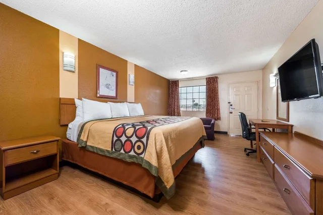 غرفة قياسية بسرير كينج للمدخنين، Super 8 by Wyndham Waco/Mall area TX 1/4