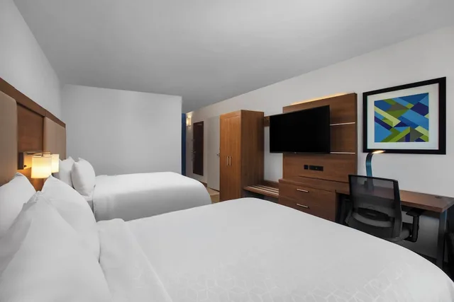 غرفة قياسية بسريرين كوين، Holiday Inn Express Charleston-Civic Center 2/7
