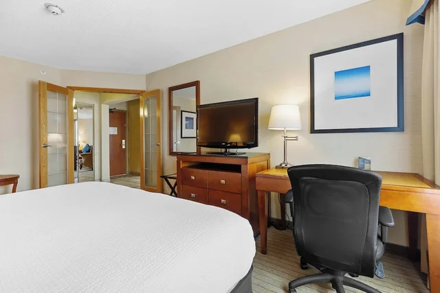 جناح تنفيذي بسرير كينج، Sandman Hotel & Suites London Downtown 2/4