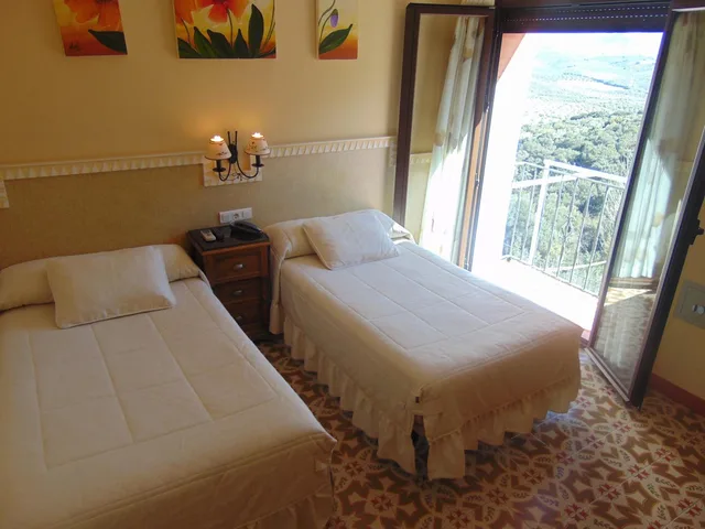 غرفة بسريرين منفصلين بحمام خاص، Hotel Sierra de Araceli Lucena 4/10