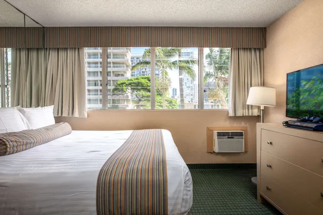 Moderate, Queen Bed, Aqua Aloha Surf Waikiki 1/3