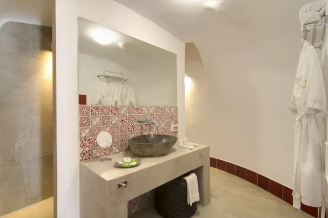 Honeymoon, Suite, Queen Bed, Caldera View, Hot Tub، Santorini Secret Suites and Spa - Adults Only 6/8