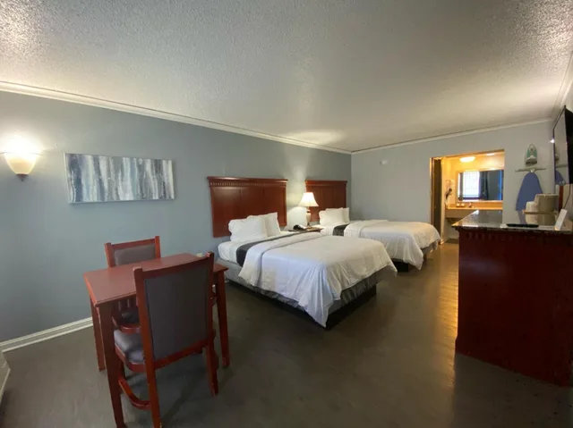 غرفة بسرير مزدوج لذوي الإعاقة، Antioch Quarters Inn and Suites 6/7
