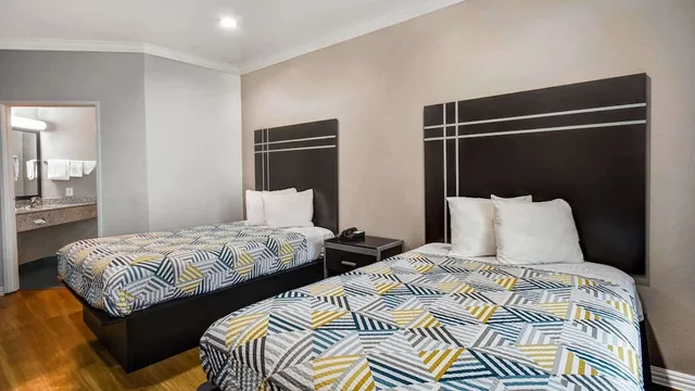 غرفة قياسية بسريرين مزدوجين، Motel6 Humble, TX - Houston International Airport 3/6