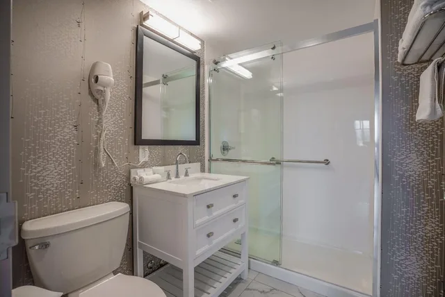 استوديو بسرير كينج، Monte Carlo Inn Oakville Suites 10/10