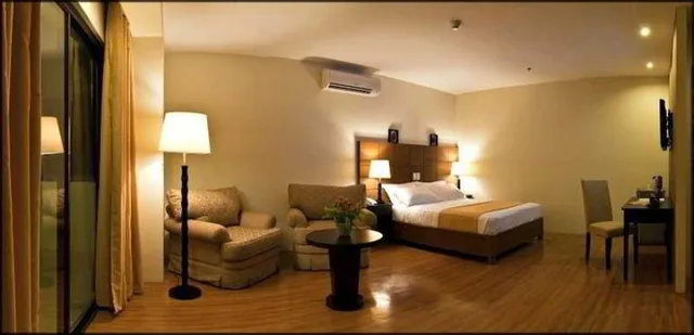 غرفة ديلوكس بسرير مزدوج، The Pinnacle Hotel And Suites 1/1