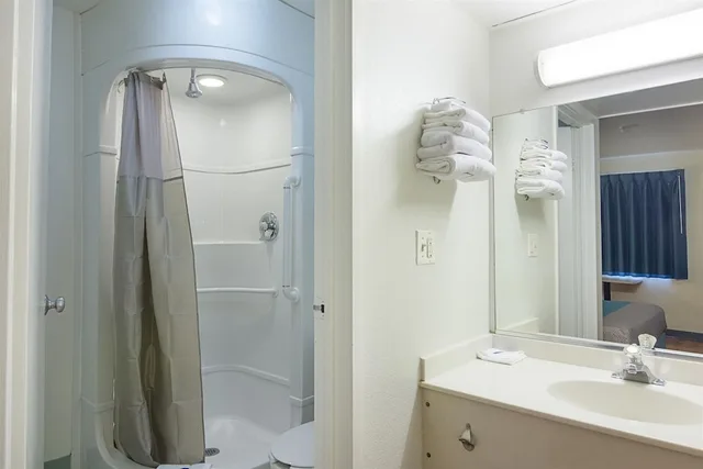 غرفة قياسية بسريرين مزدوجين، Motel6 Fredericksburg, VA - North 6/6