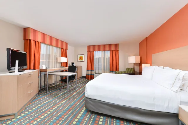 غرفة قياسية بسريرين كوين لذوي الإعاقة، Holiday Inn Express Albuquerque N - Bernalillo, an IHG Hotel 1/4